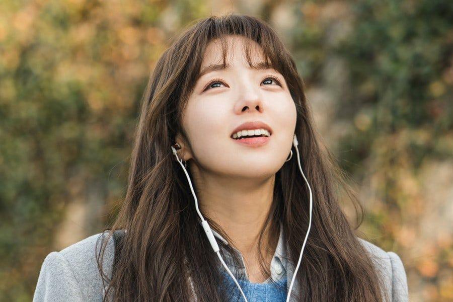 Soo-bin Chae está no dorama Quando o Telefone Toca.